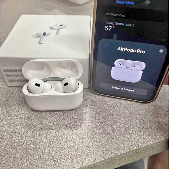 Apple White Wireless Earbuds with Charging Case